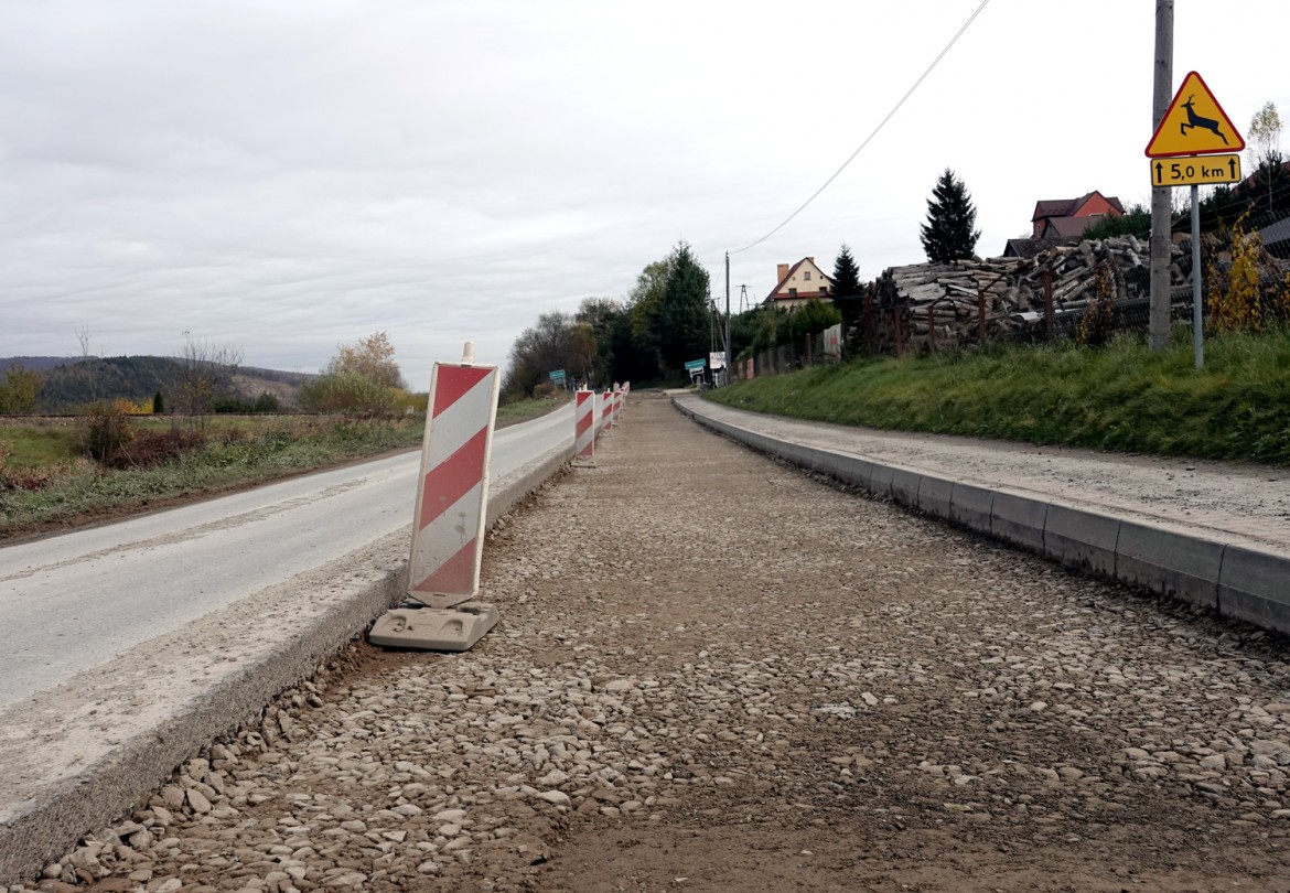 Trwają intensywne prace przy modernizacji dróg powiatowych m.in. Podegrodzie