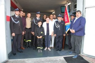 premier Beata Szydło oraz poseł Patryk Wicher odwiedzili jednostkę Ochotniczej Straży Pożarnej w Podrzeczu.