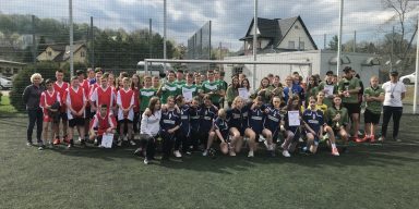 Dziewczęta z Podegrodzia oraz chłopcy ze Stadeł mistrzami gminy Podegrodzie w piłce nożnej.