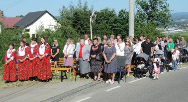 Relacja z uroczystości poświęcenia ołtarza Trójcy Świętej w Chochorowicach