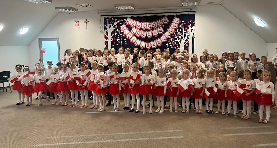 Przedszkolaki z Gminnego Przedszkola w Podegrodziu w kolejnej już edycji akcji MEN „Szkoła do hymnu”