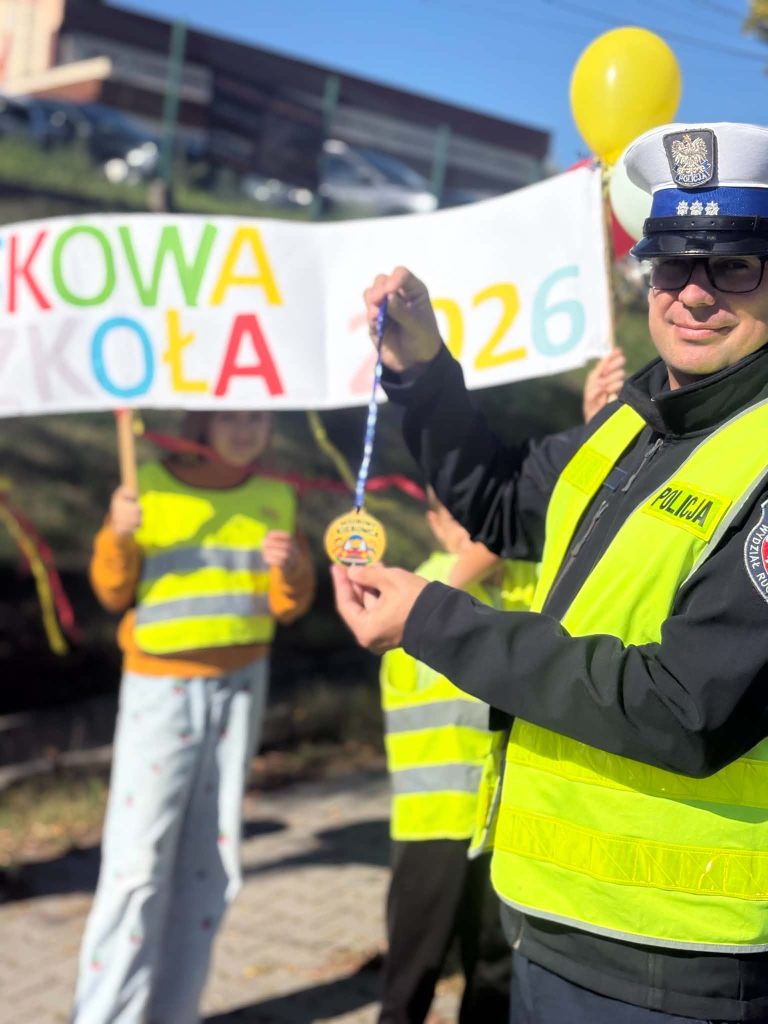 Akcje Szkoły Podstawowej im. św. Jadwigi Królowej Polski w Długołęce-Świerkli w ramach projektu „Odblaskowa Szkoła” – zdjęcie 3