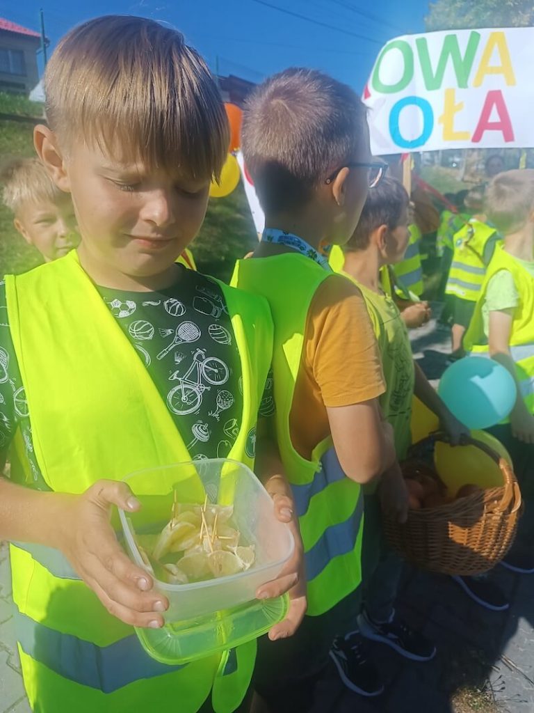 Akcje Szkoły Podstawowej im. św. Jadwigi Królowej Polski w Długołęce-Świerkli w ramach projektu „Odblaskowa Szkoła” – zdjęcie 4