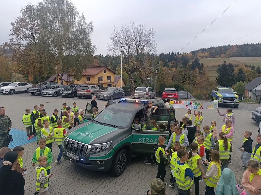 Akcje Szkoły Podstawowej im. św. Jadwigi Królowej Polski w Długołęce-Świerkli w ramach projektu „Odblaskowa Szkoła” – zdjęcie 2