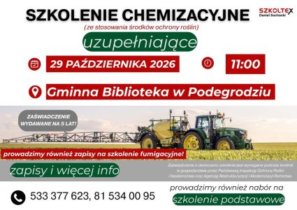 Plakat szkolenia chemizacyjnego uzupełniającego 29 października 2026 r. o 11:00 w Gminnej Bibliotece w Podegrodziu, z ciągnikiem z opryskiwaczem na polu